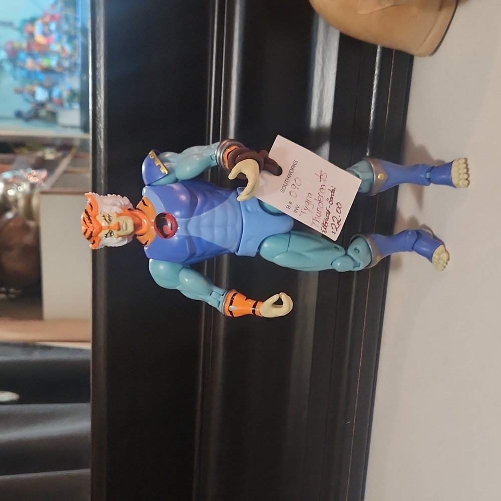 Thundercats 8" Classic Collector Figure Series 01 - TygraBY BANDAI AMERICA -
